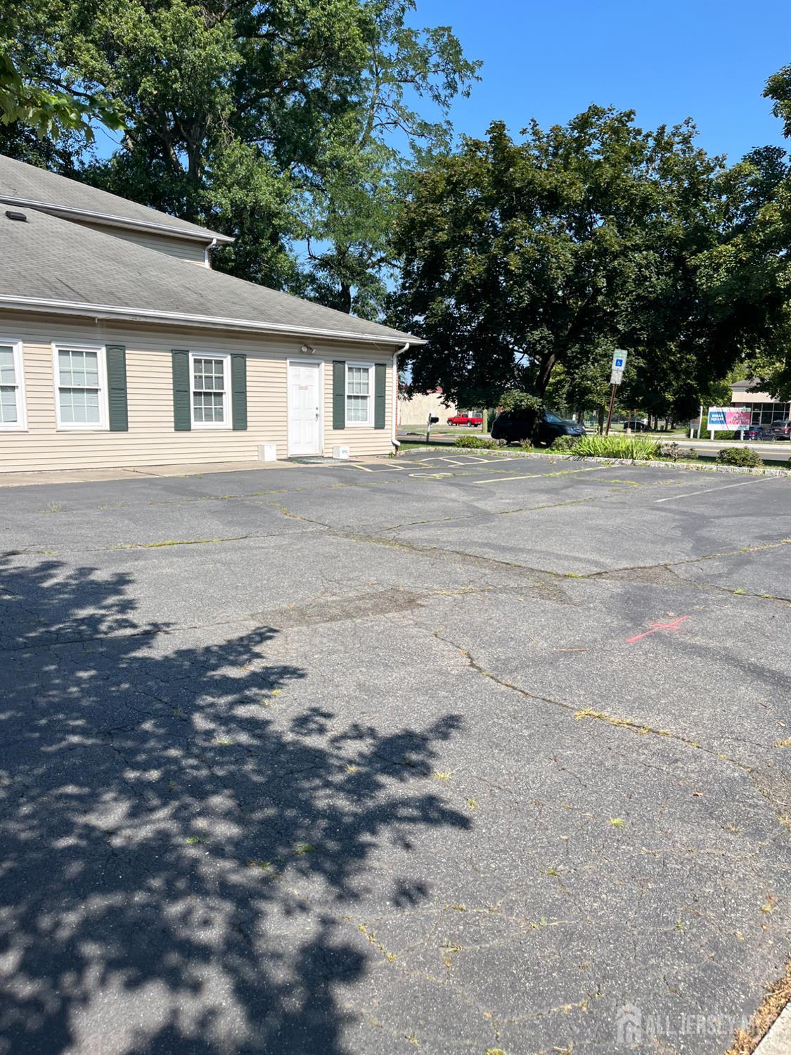 975 Inman Avenue Image 2