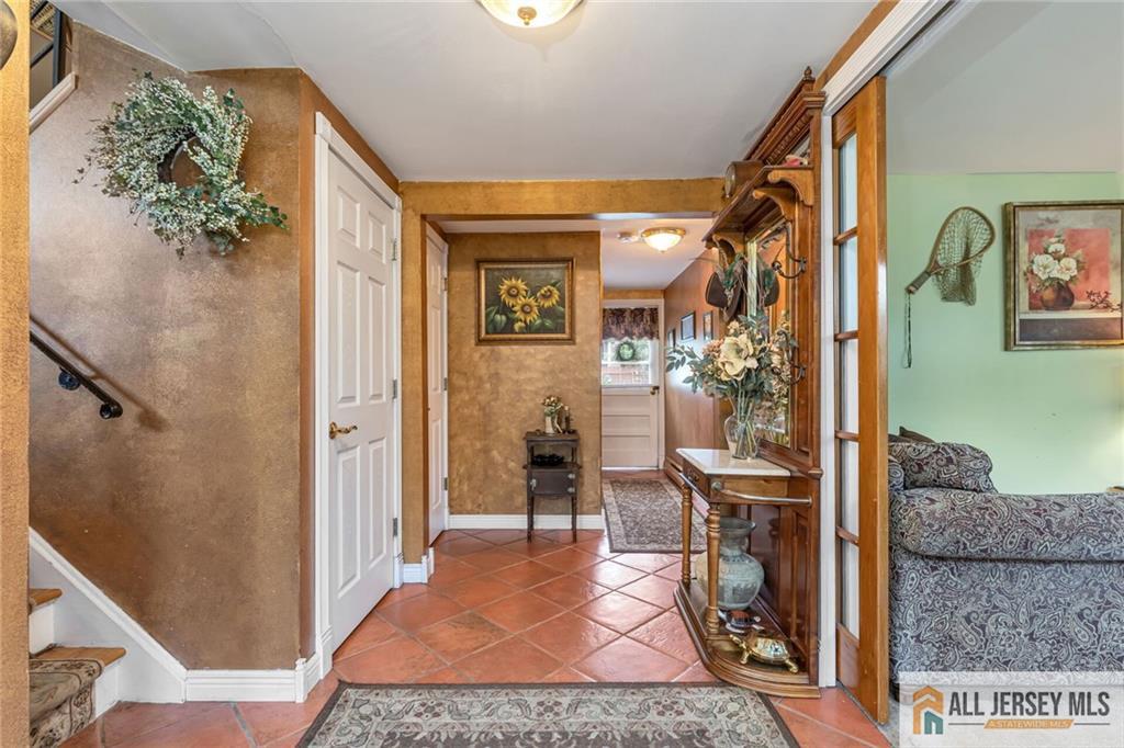 717 Ellis Parkway Image 2