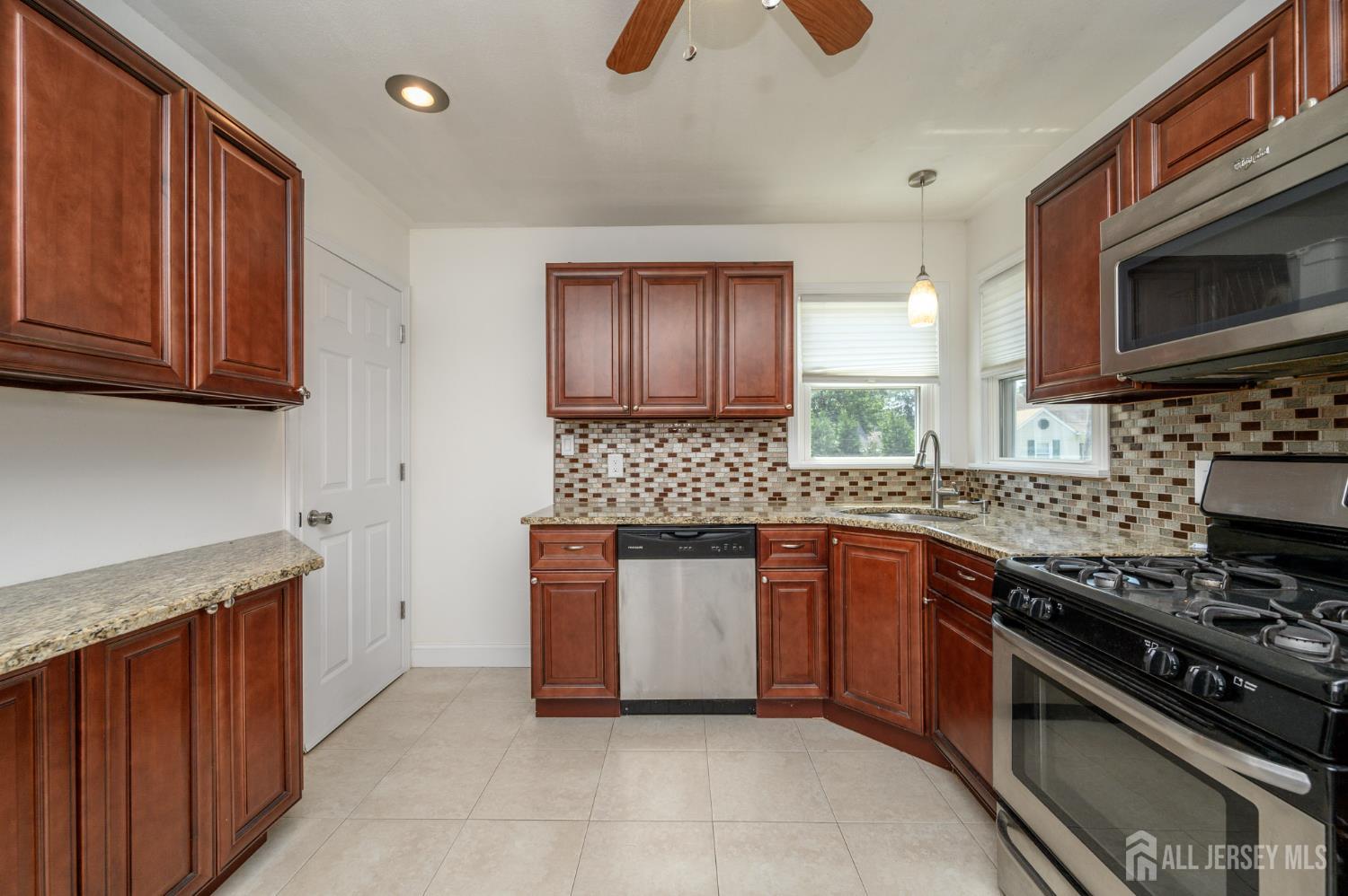 31 Gold Street, Edison, NJ, 08837 image 12