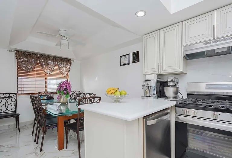 86 Tioga Street, Staten  Island, New York, 10301 image 17