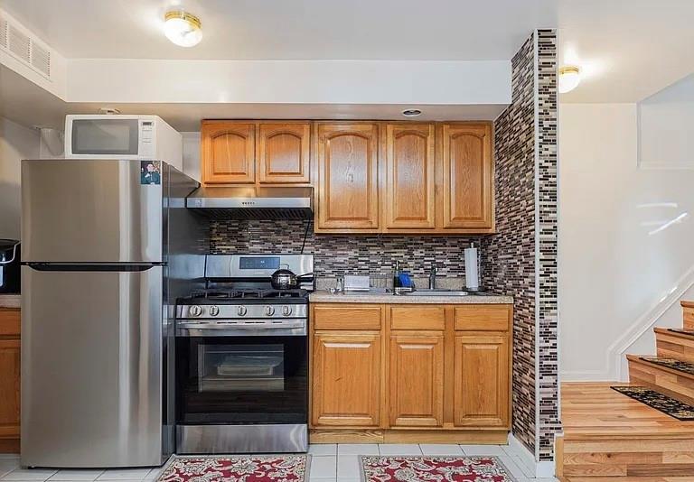 86 Tioga Street, Staten  Island, New York, 10301 image 27