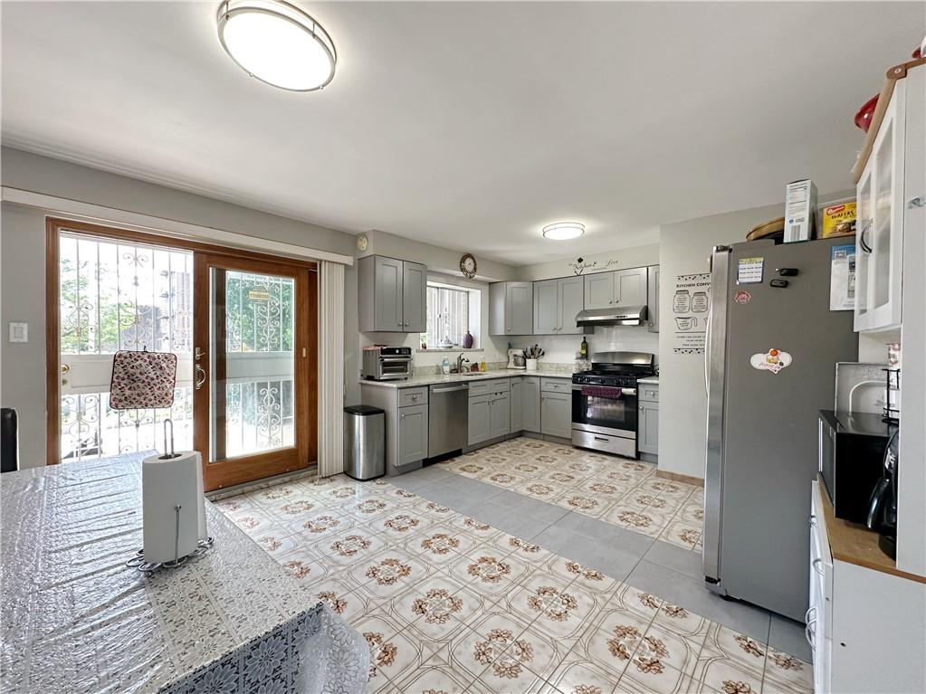 2510 Bath Avenue Image 5