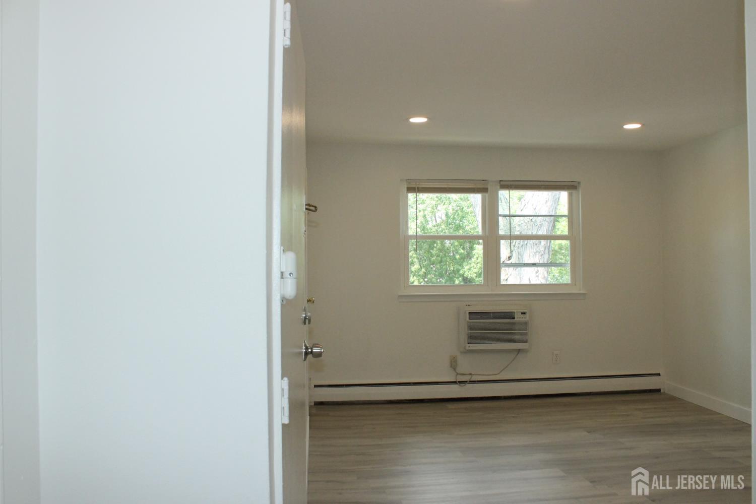 289 Main Street 4P Image 4