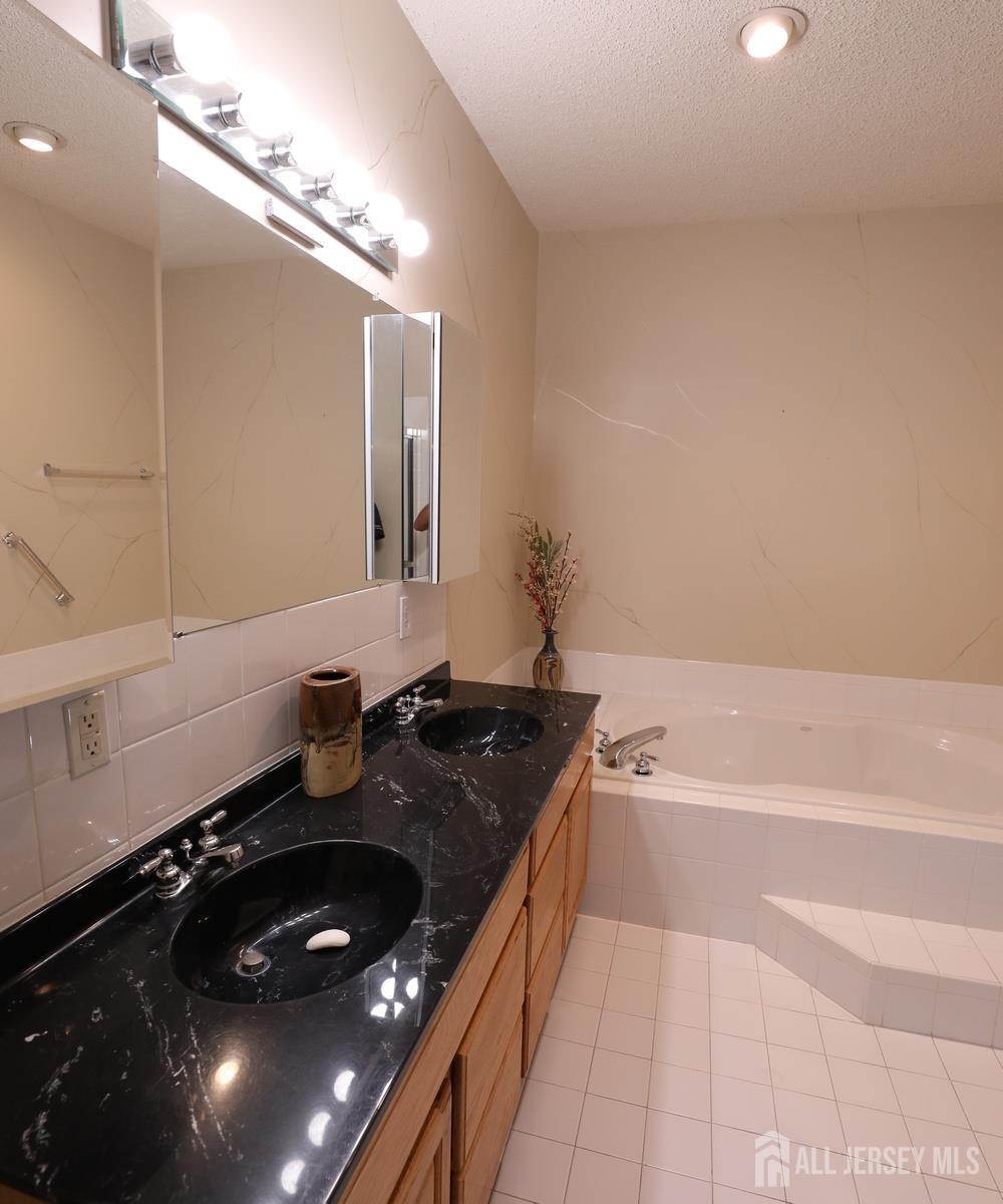 18 Kingston Court, Monroe, NJ, 08831 image 11