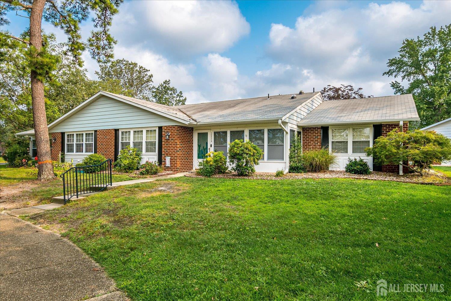 1052 Shetland Drive B Image 1