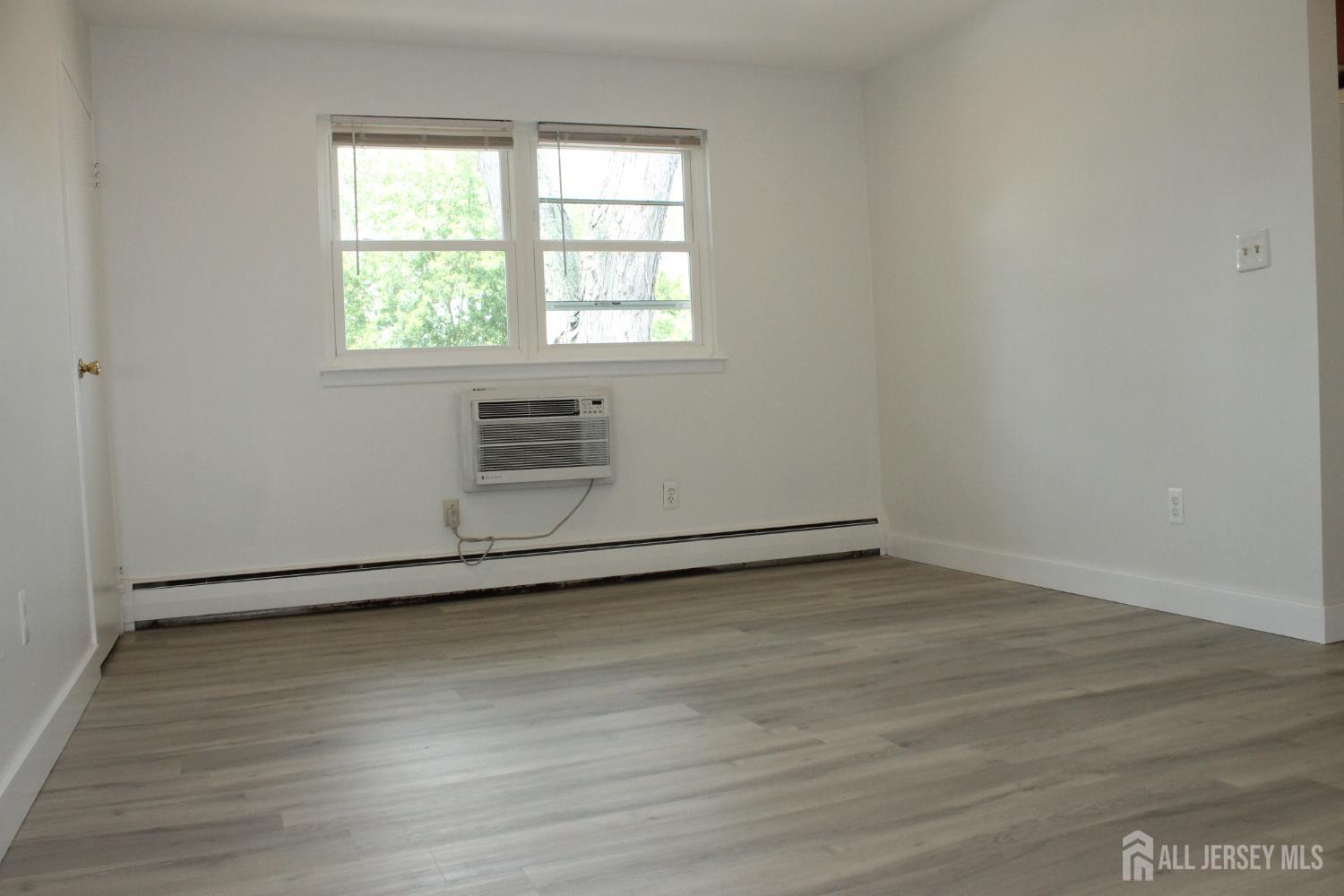 289 Main Street 4P Image 5