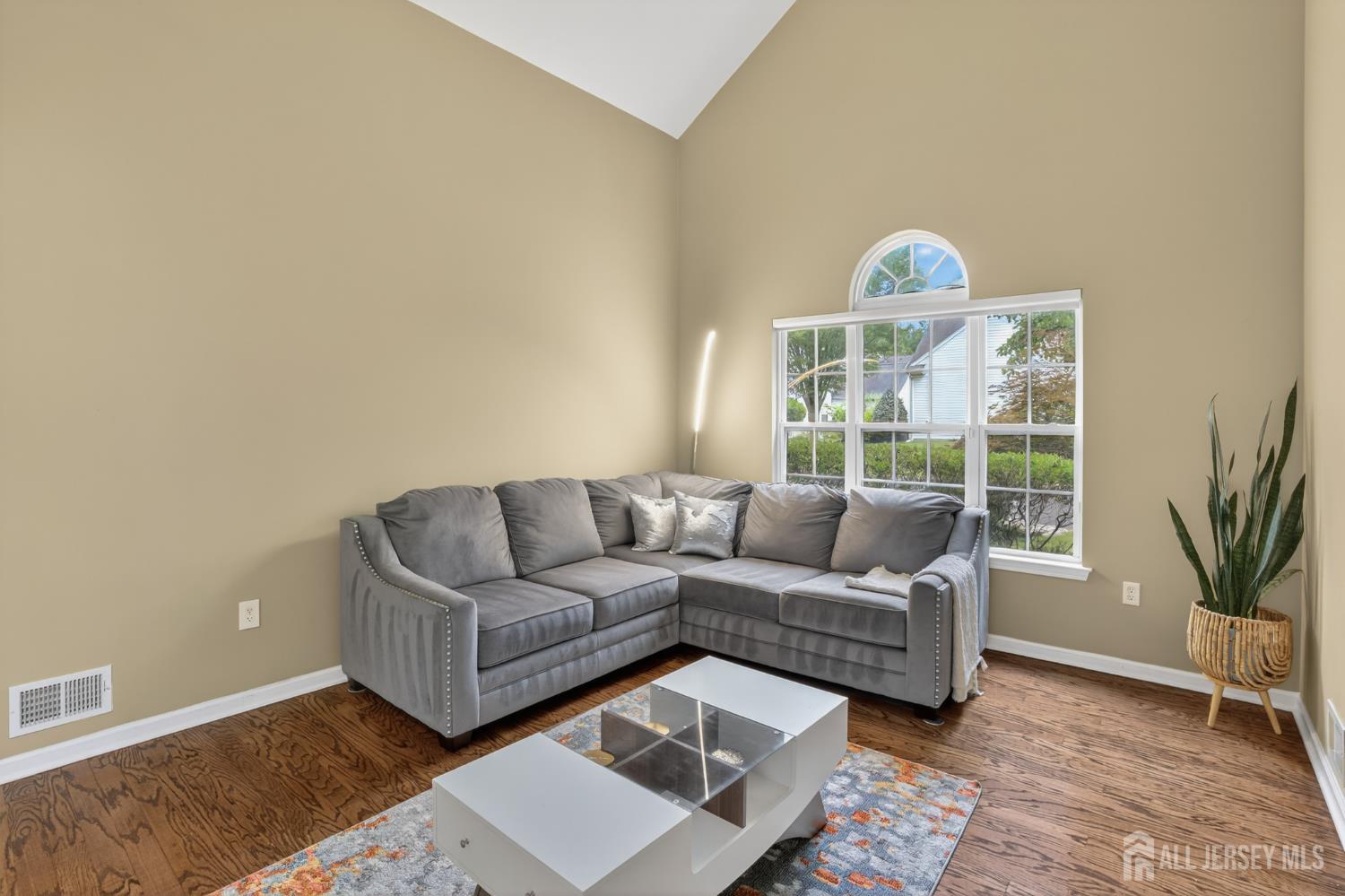 6 George Way Image 4