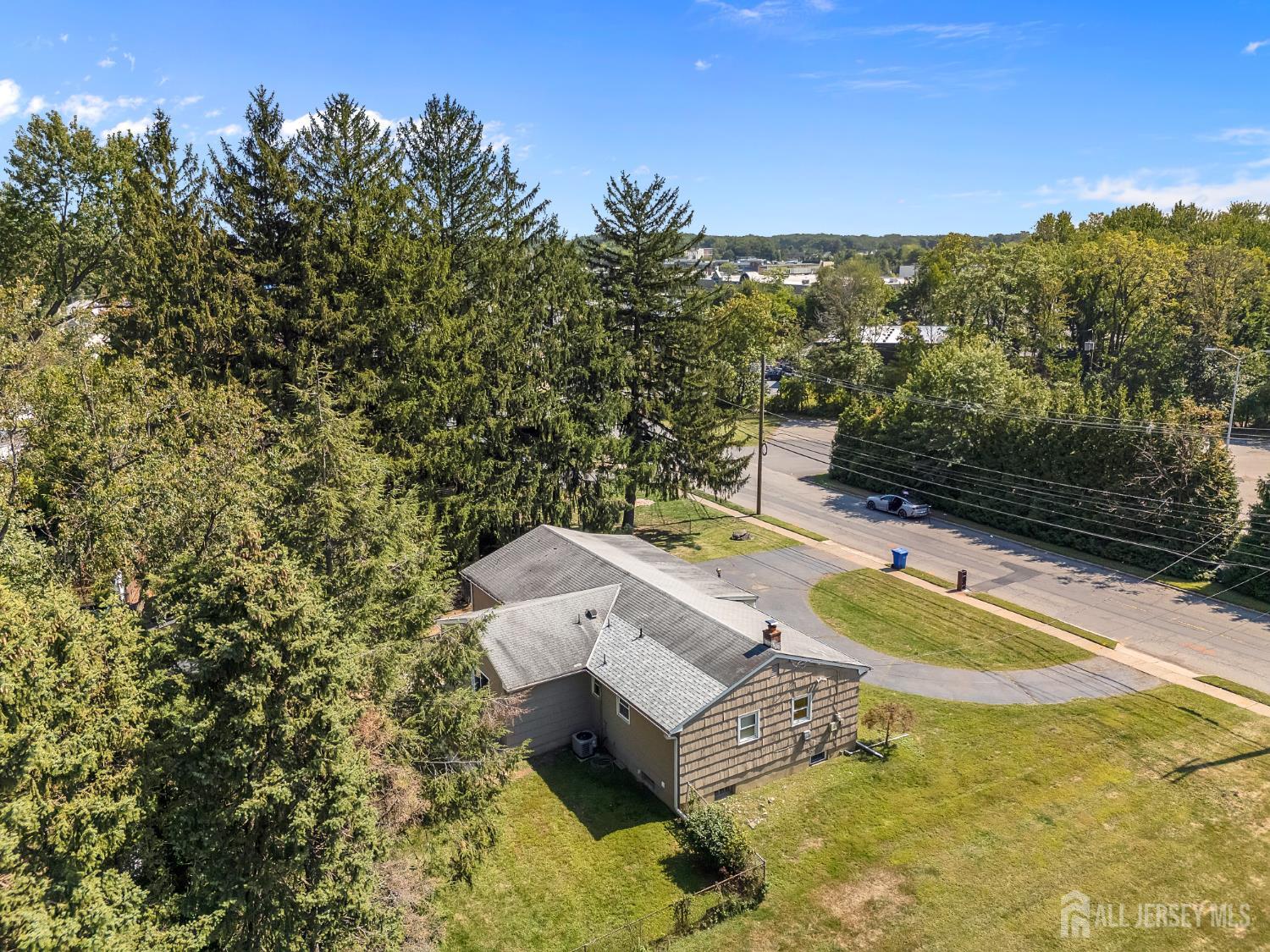 605 Oak Tree Avenue Image 4
