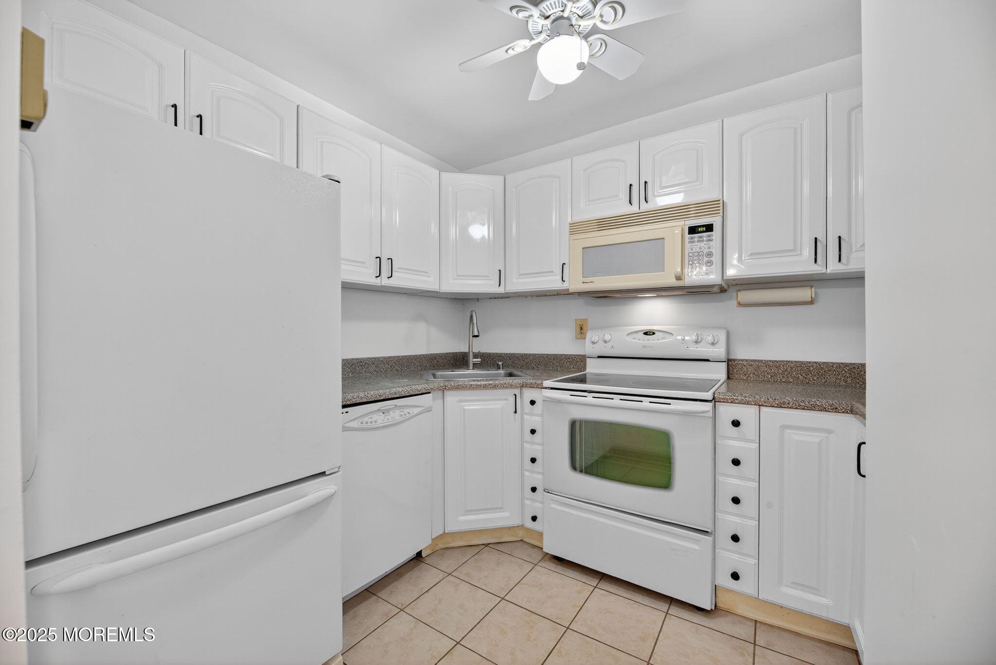154 Cross Slope Court G, Manalapan, NJ, 07726 image 17