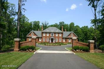 821 Oak Avenue Image 1