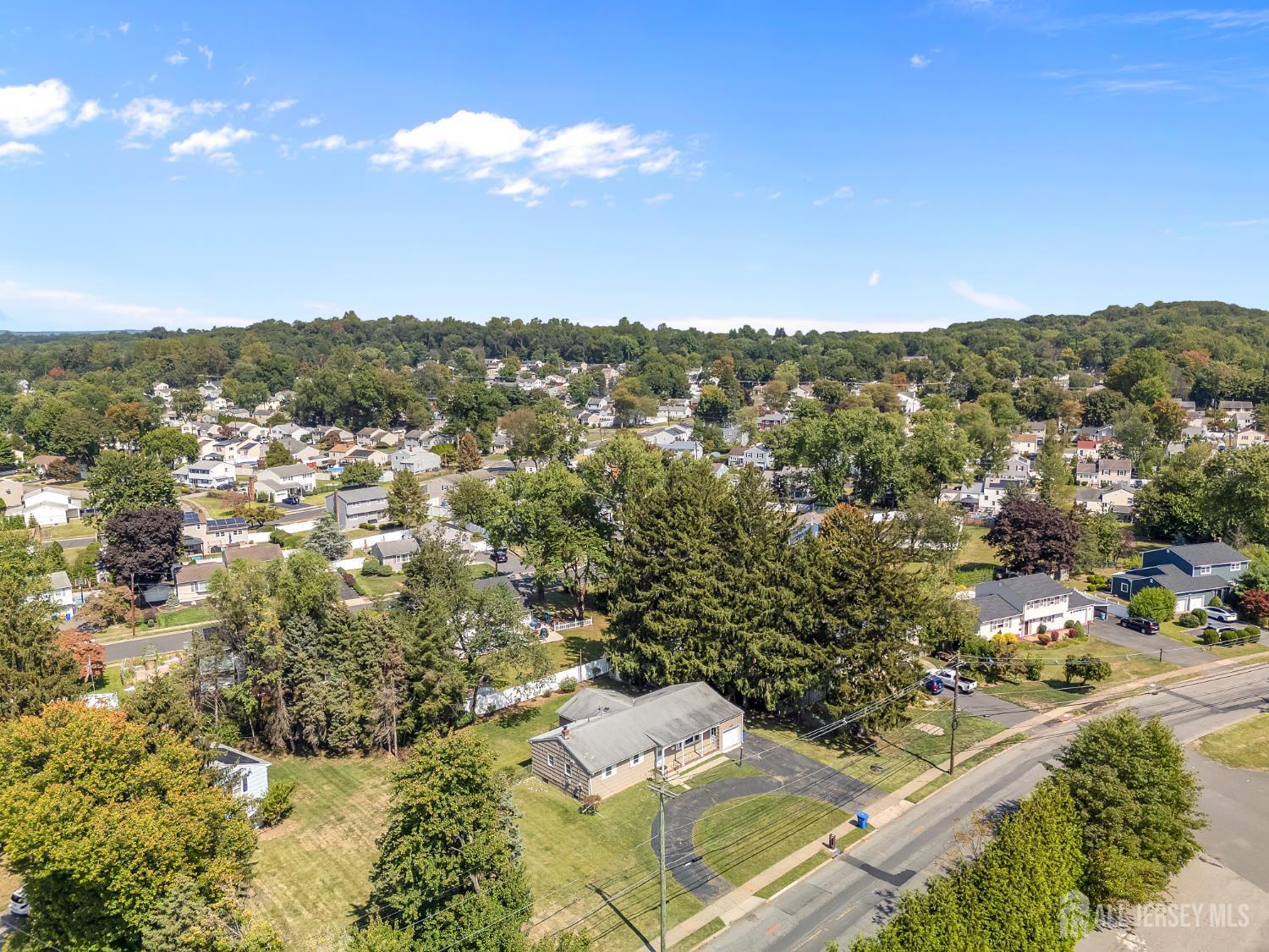 605 Oak Tree Avenue Image 3