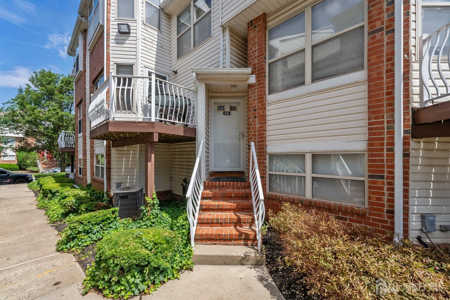816 Harbortown Boulevard 816 Image 1