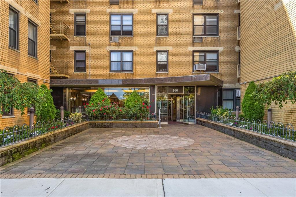 200 Corbin Place 4V Image 2