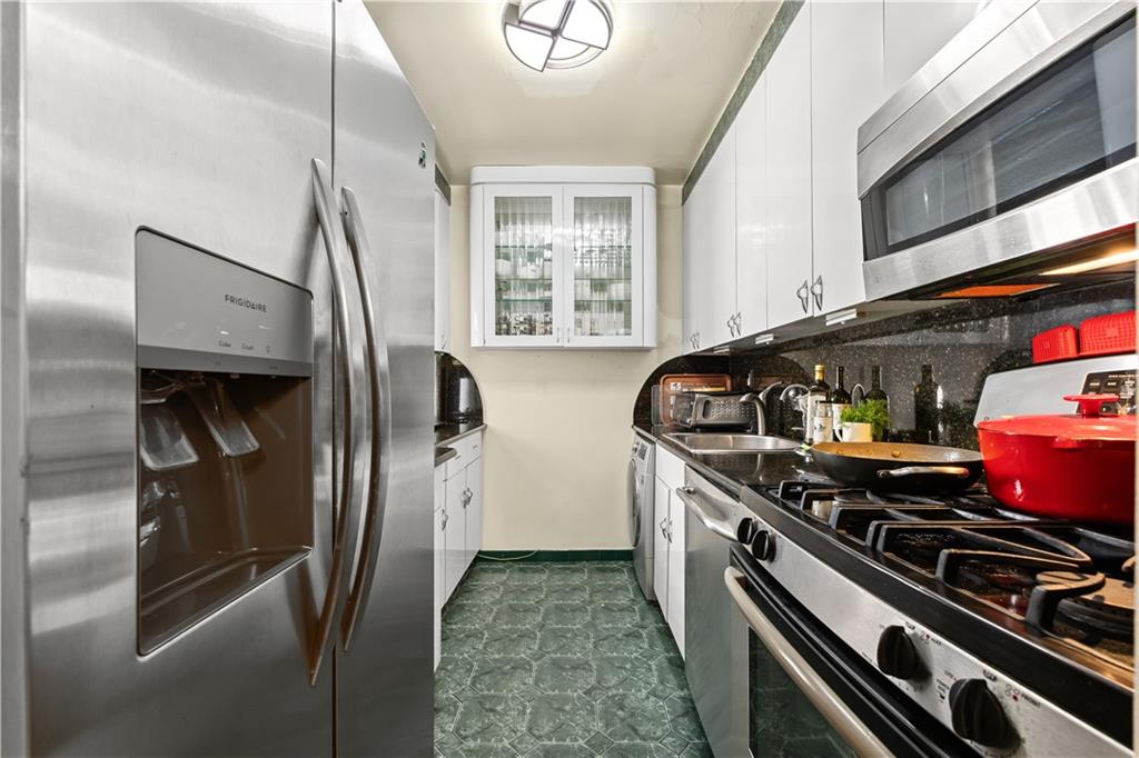 200 Corbin Place 4V, Brooklyn, New York, 11235 image 16