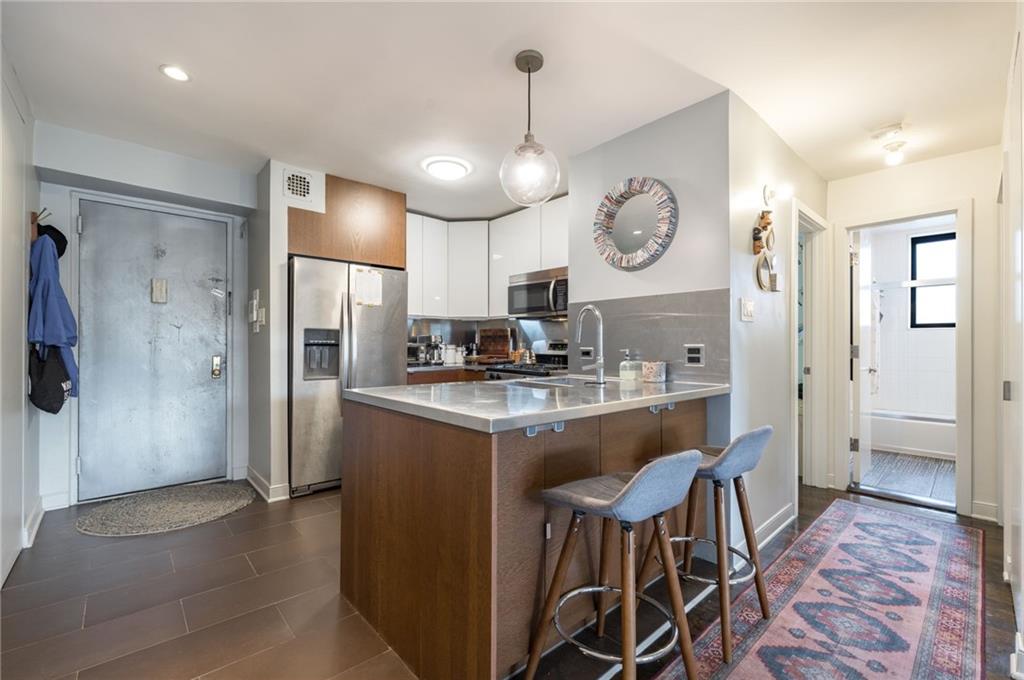 515 East 7th Street 5H Image 5