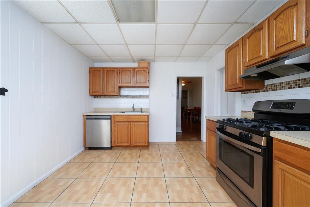 212 Saint Marys Avenue, Staten  Island, New York, 10305 image 28