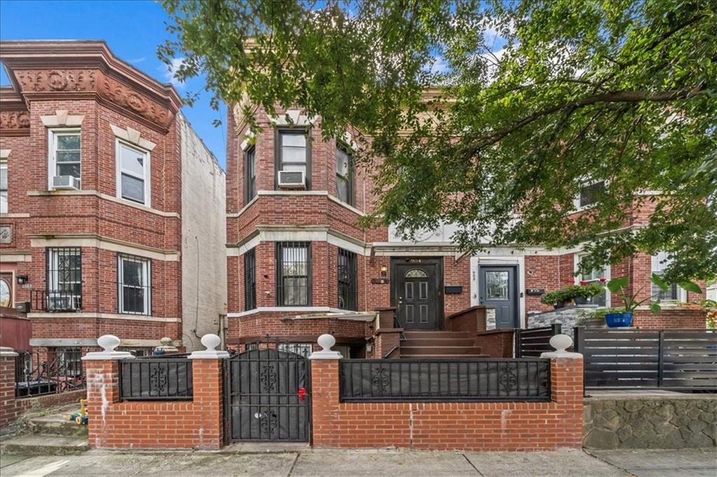 904 Avenue C Image 1