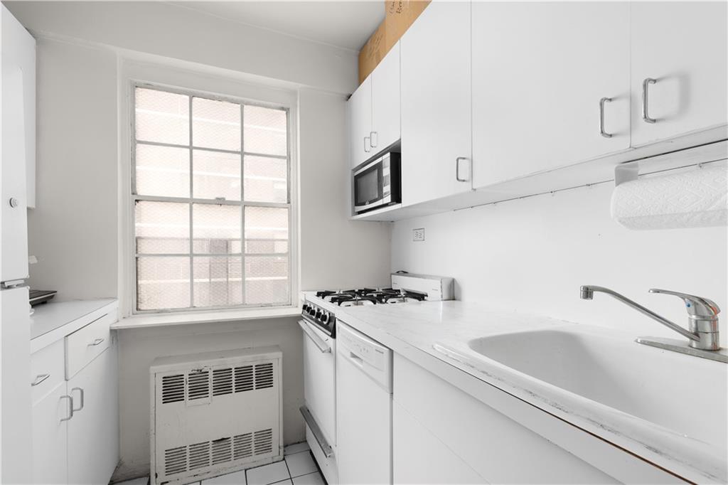 240 East 55th Street 9H Image 5