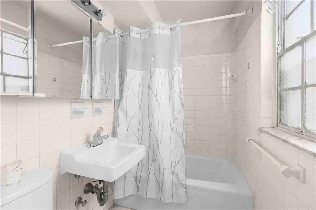240 East 55th Street 9H, New York, New York, 10022 image 6