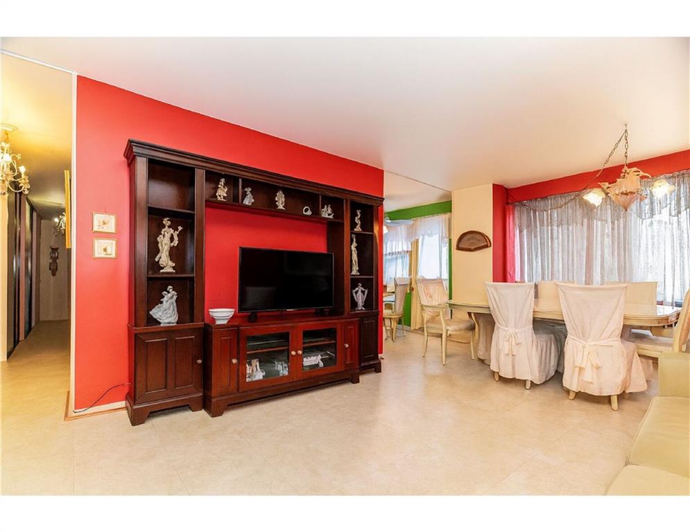 2475 West 16th Street 17G Image 2
