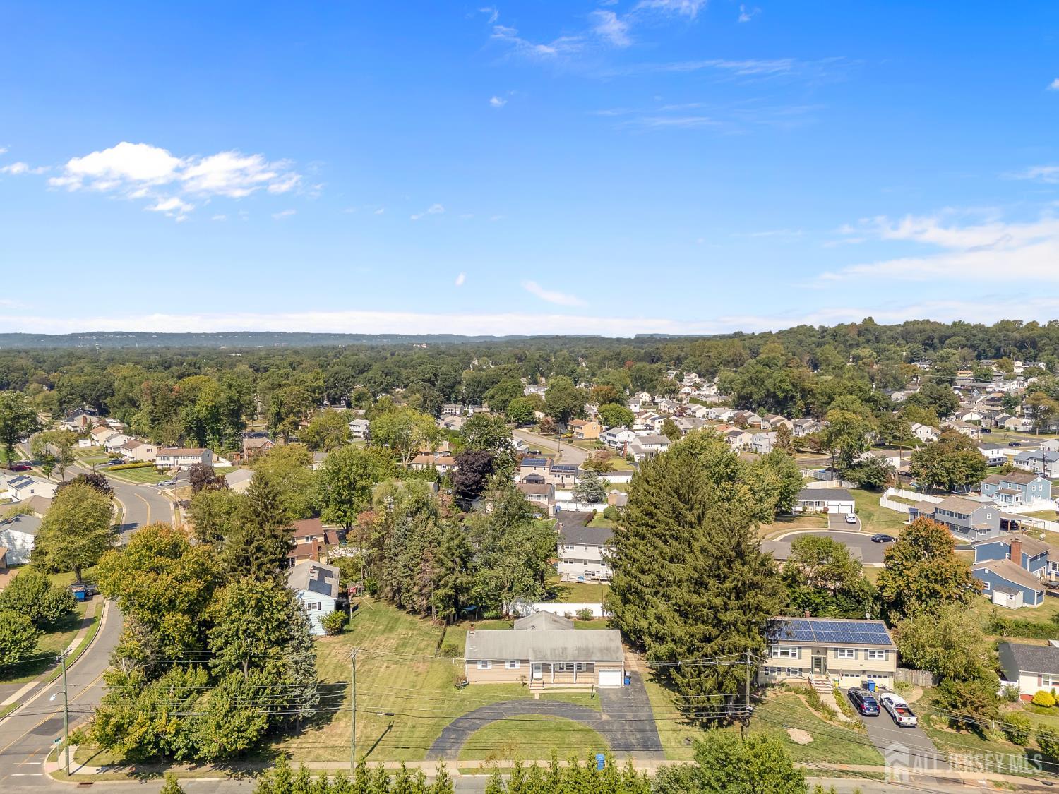 605 Oak Tree Avenue Image 2