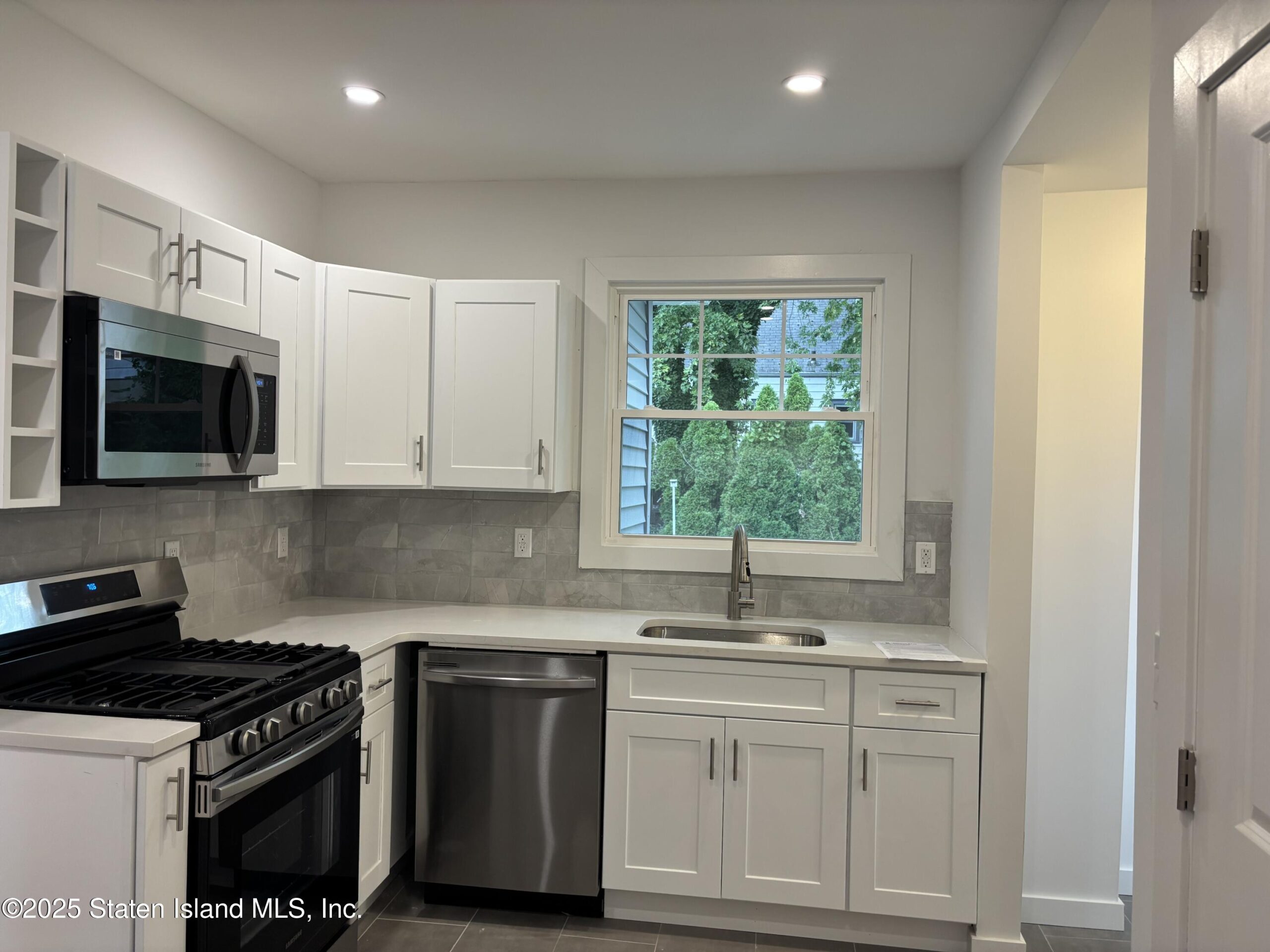677 Bement Avenue, Staten Island, NY, 10310 image 11