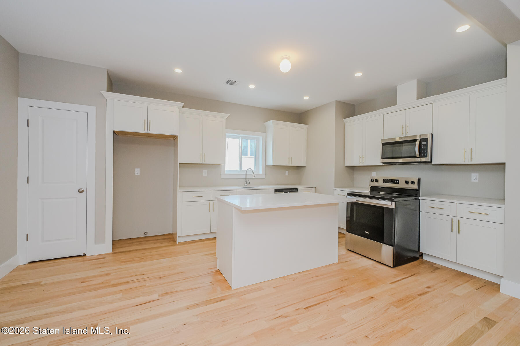 172 N Railroad Street, Staten Island, NY, 10312 image 10