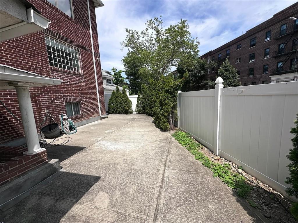 629 East 8th Street Image 5