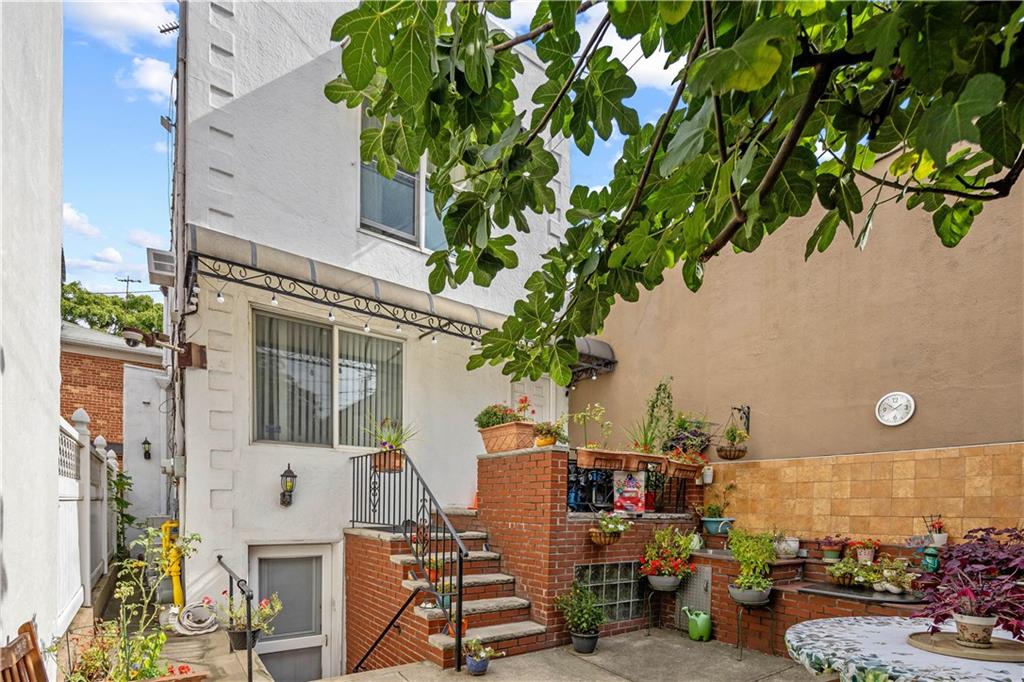 2833 Harway Avenue Image 1