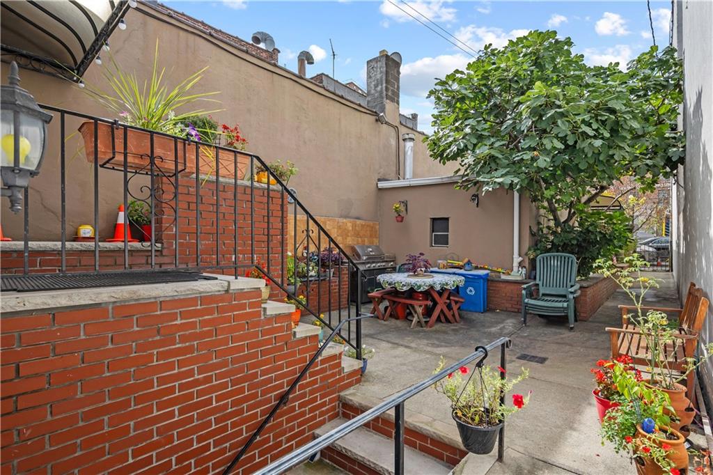 2833 Harway Avenue Image 2
