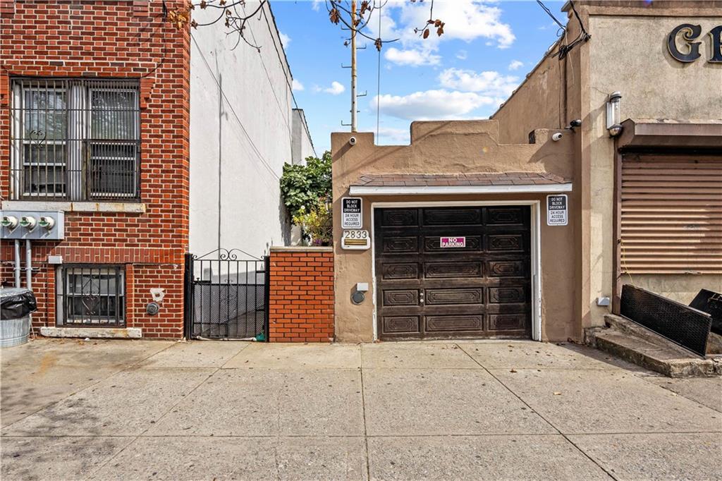 2833 Harway Avenue Image 4