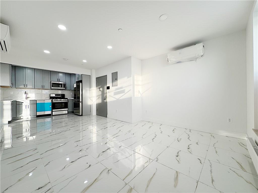 2819 West 17th Street 1A Image 3