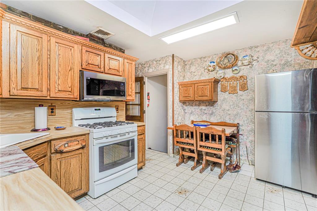 382 Edgegrove Avenue, Staten  Island, New York, 10312 image 11