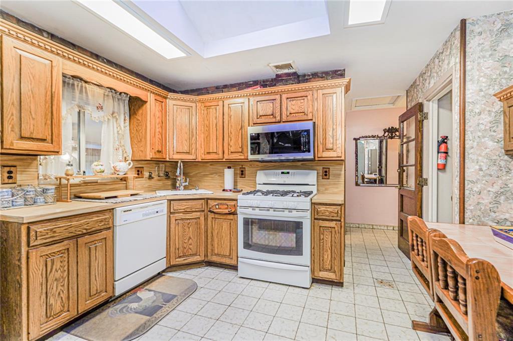 382 Edgegrove Avenue, Staten  Island, New York, 10312 image 10