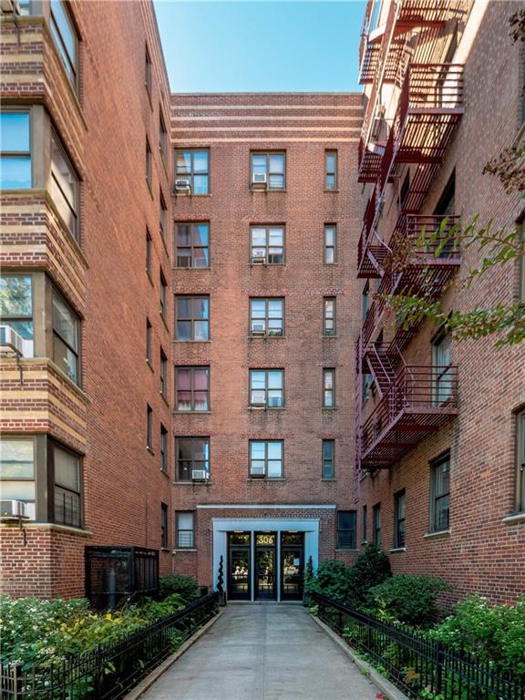 306 East Mosholu Parkway 3K Image 1