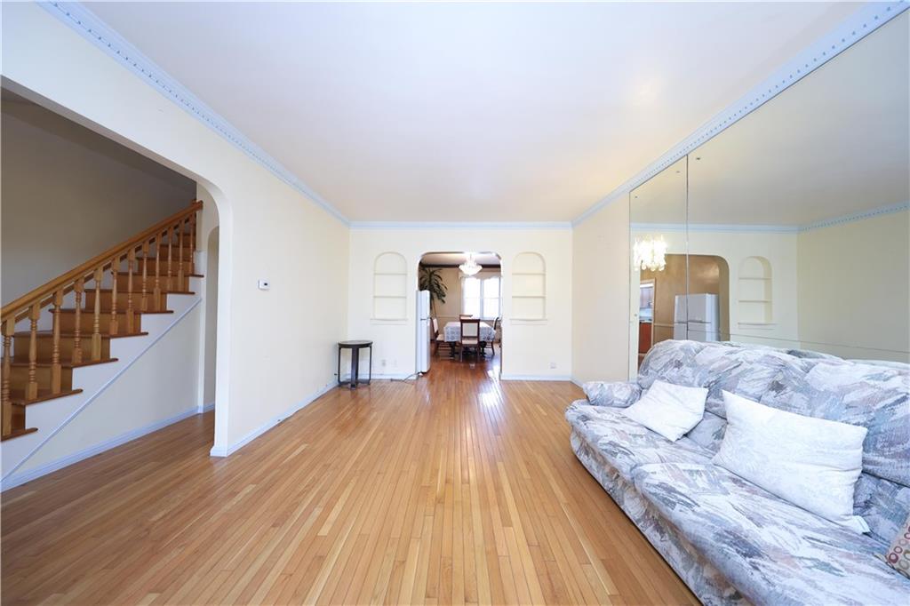 4715 Bedford Avenue Image 4