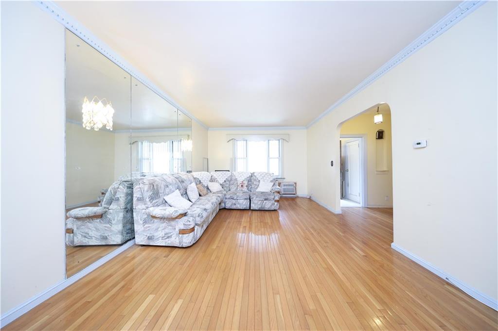 4715 Bedford Avenue Image 5
