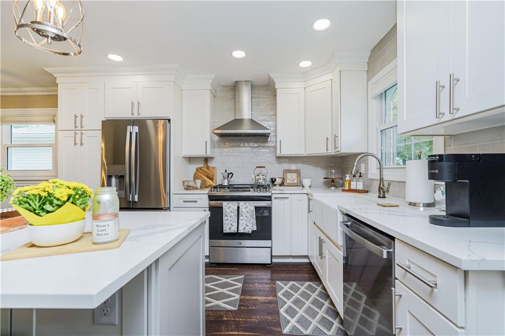 381 Burgher Avenue, Staten  Island, New York, 10305 image 10
