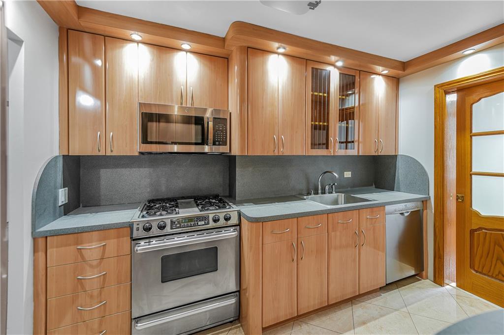 35 Seacoast Terrace 8A, Brooklyn, New York, 11235 image 6