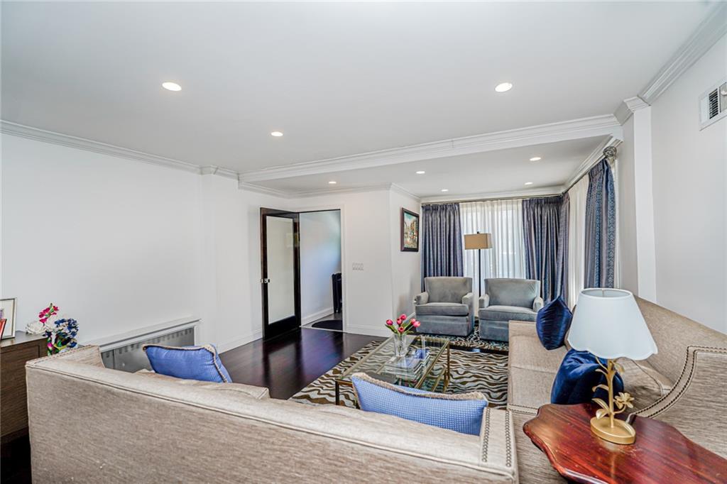 1654 East 10th Street Image 4