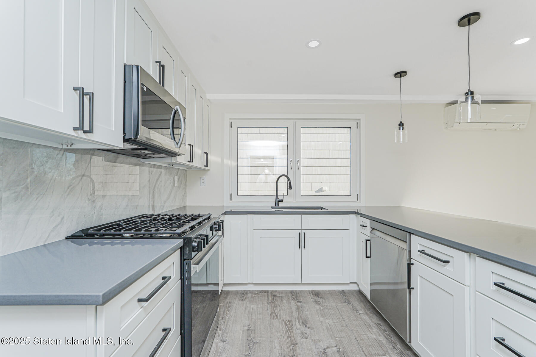 228 Slater Boulevard, Staten Island, NY, 10305 image 17