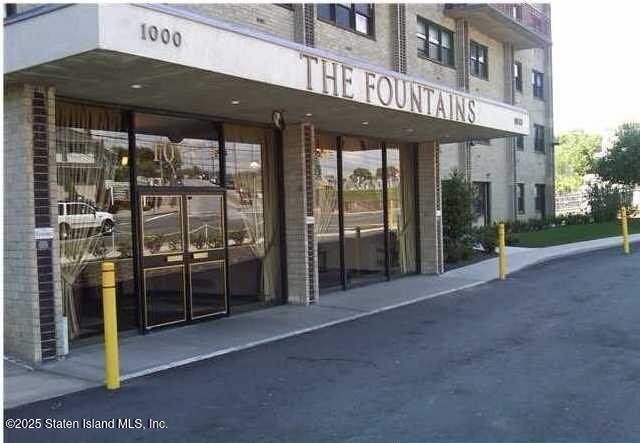 1000 Clove Road 4-P Image 2