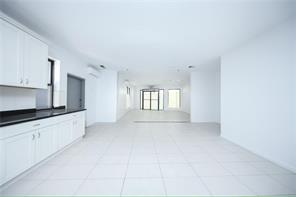 188 Woodpoint Road 1C Image 4
