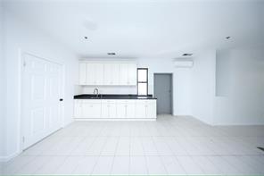 188 Woodpoint Road 1C Image 5