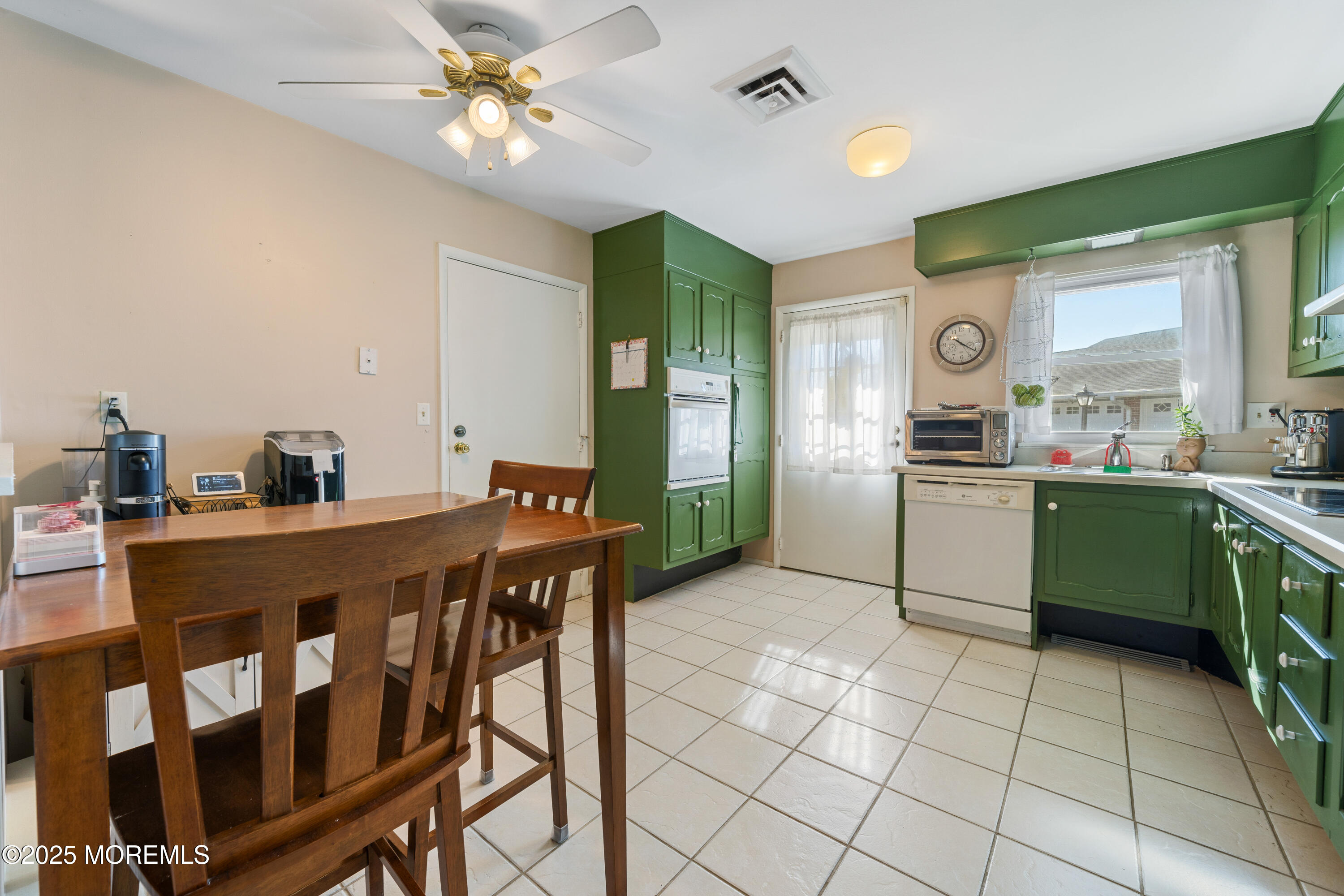 677 New Castle Court B Image 4