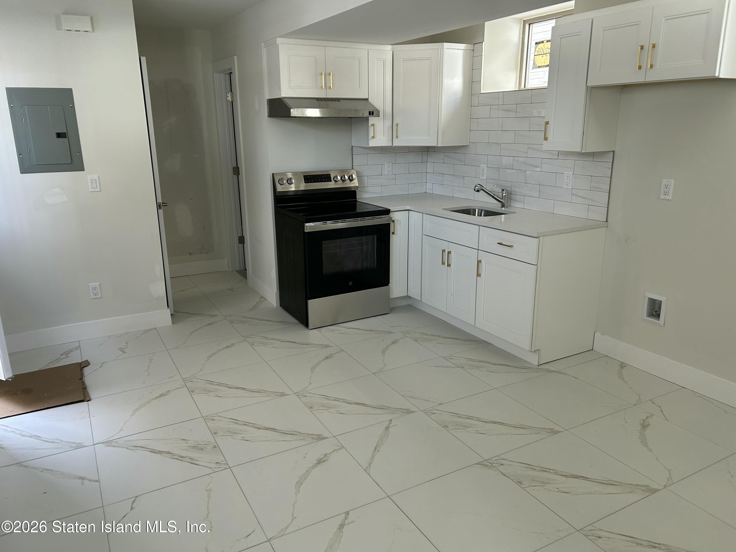 467 Stewart Ave Image 5