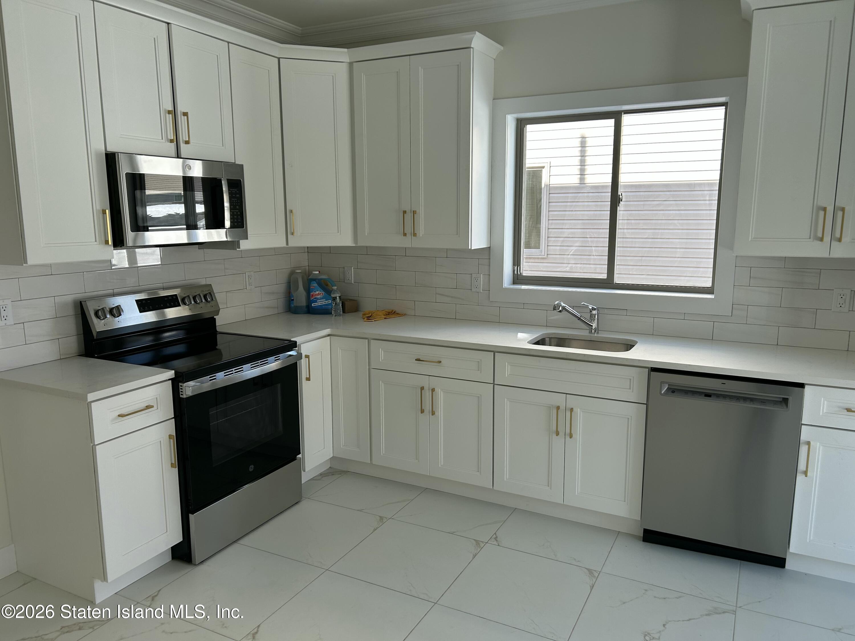 467 Stewart Ave Image 2