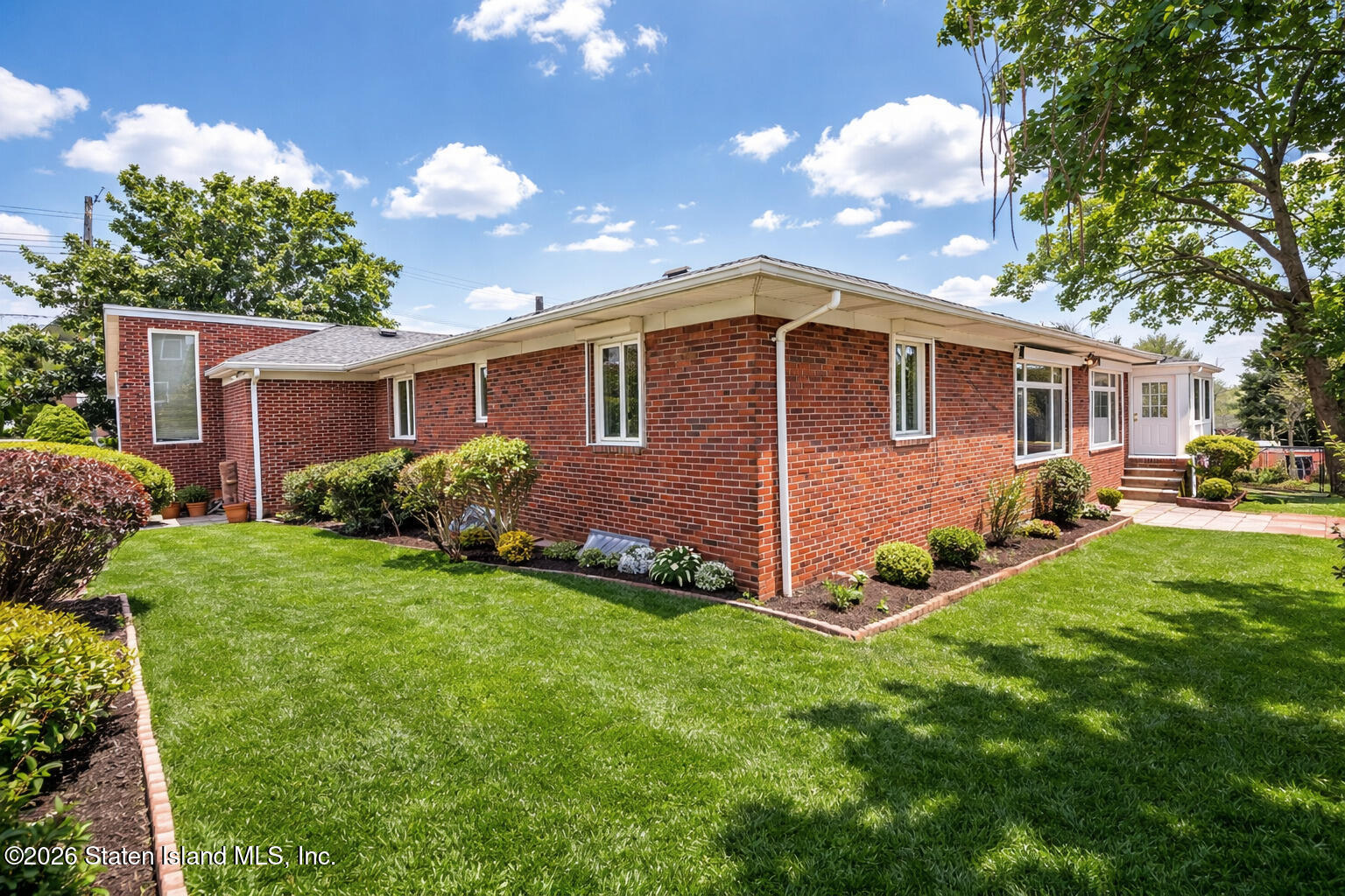 725 Davis Avenue Image 3