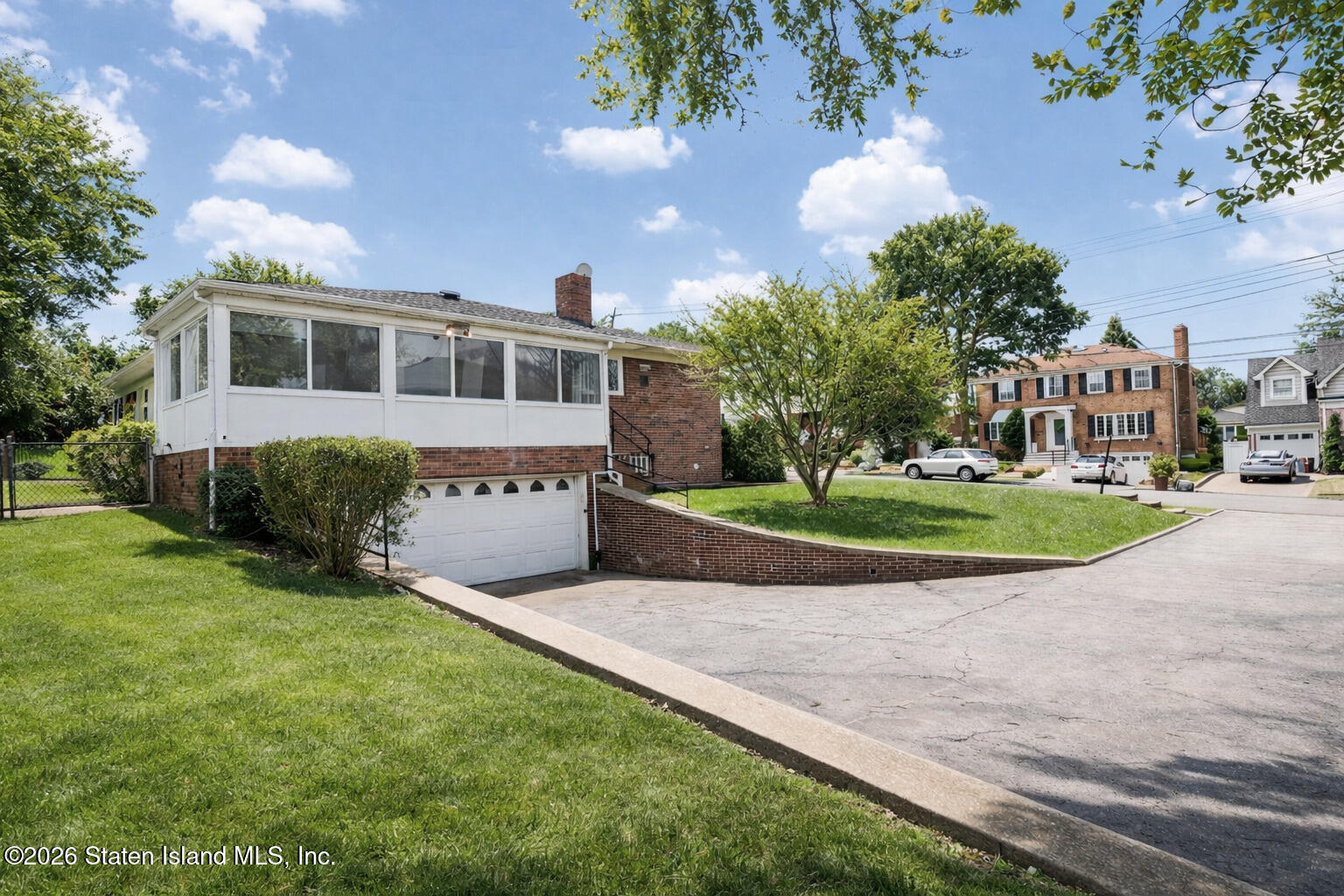 725 Davis Avenue Image 4