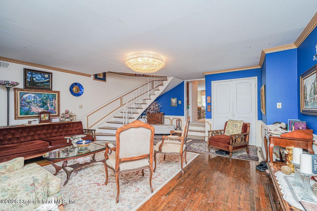 872 Edgegrove Avenue Image 1